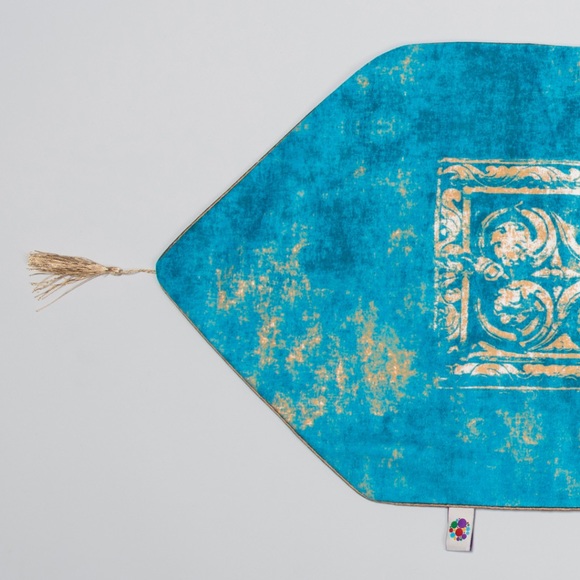 Table Runner - Picture 2 of 4